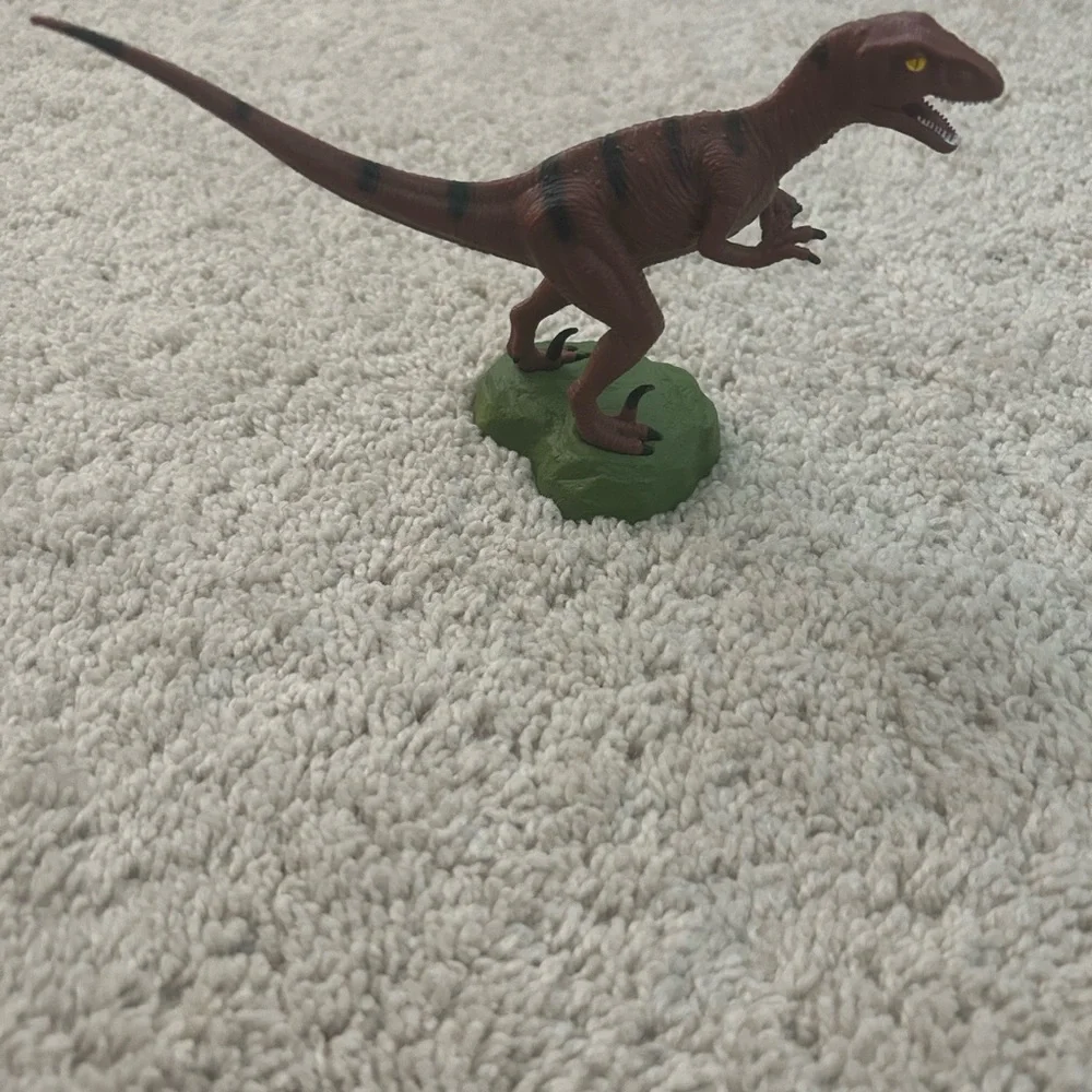Geoworld deinonychus dinosaur
